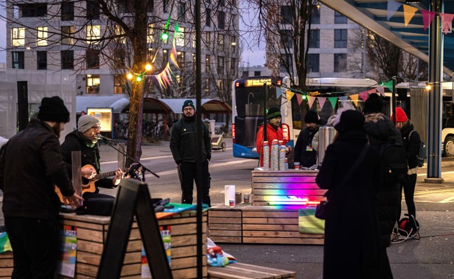 Bevölkerung mit Kaffee, Gipfeli und Live-Musik über Fahrplanwechsel informiert