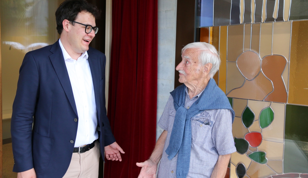 Pfarreiheim feierlich eingeweiht - Ein Kunstfenster von Josef Ebnöther verleiht ihm etwas Besonderes