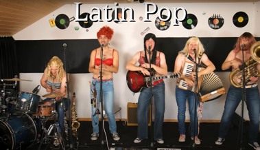 Im Frack und in spärlicher Bekleidung: Fäaschtbänkler bringen neues Genre-Musikvideo raus