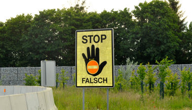 Fahrunfähig auf der A1 unterwegs: 82-jährige Geisterfahrerin von der Polizei gestoppt