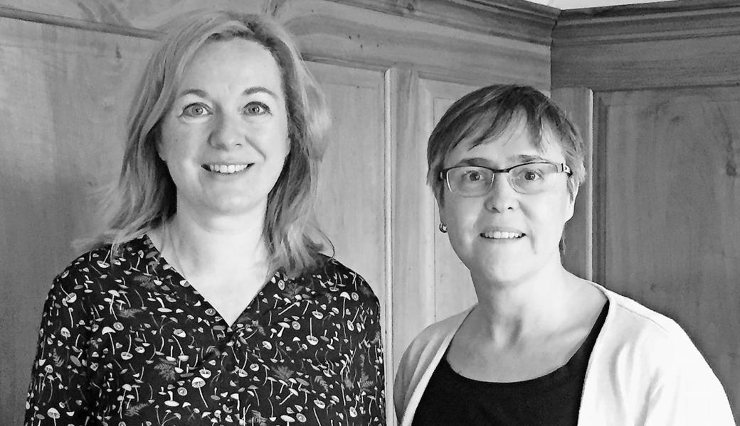 Weiterbildung im Bibliothekswesen erfolgreich abgeschlossen: Sandra Mäder und Alexandra Graber. Bild: pd