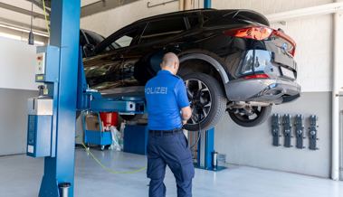 Acht Fahrzeuge beanstandet, zwei Autos stillgelegt nach Verkehrskontrolle