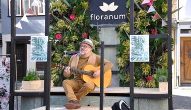 Stadt hat geschmückte Brunnen