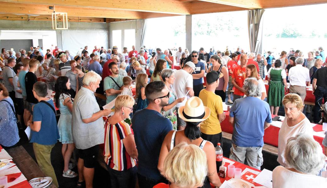 300 Diepoldsauerinnen und Diepoldsauer sangen insbrünstig alle vier Strophen der Landeshymne.