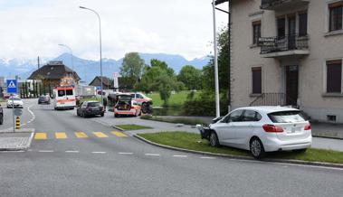 Verletzte bei Unfall im Kreisel