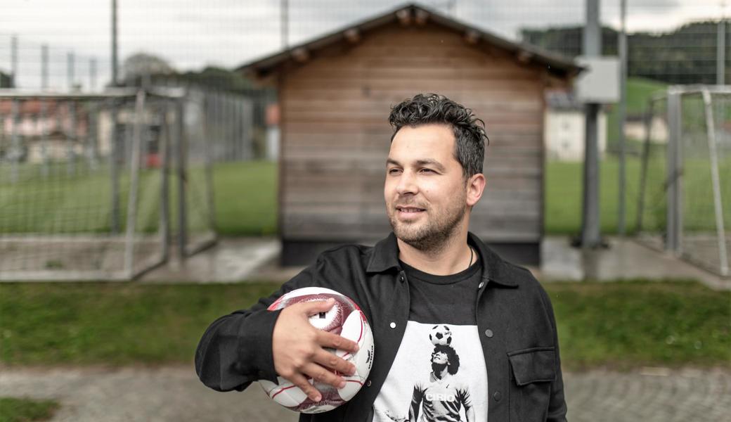 Davide Chiumiento, 37-jährig, hat seine eigene Fussballschule eröffnet..
