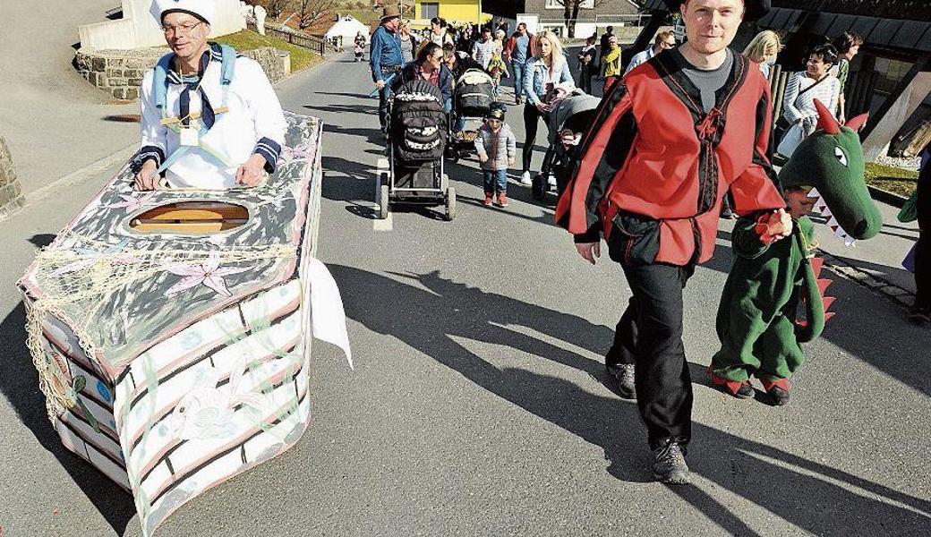 Als Seemann samt Boot den Berg hinauf. Da war der Drachenzähmer doch die weniger schweisstreibende Verkleidungswahl. 