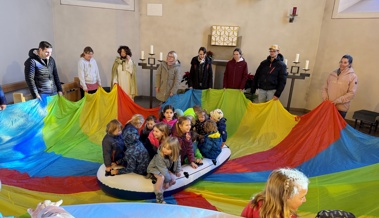 Mut, Vertrauen und Gemeinschaft: Ökumenische Kirche Kunterbunt