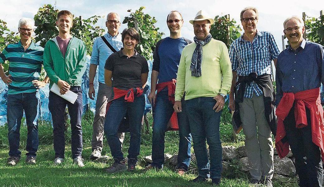 Projektleiter der verschiedenen Swiss-O-Finder-Standorte auf dem Montlinger Bergli. Harald Herrsche (Dritter von rechts), Präsident der Ortsgemeinde Montlingen. 