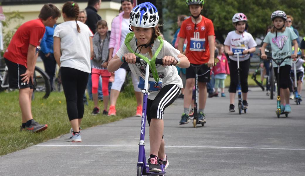 Die Kinder legten gar eine Teilstrecke auf dem Kickboard zurück.