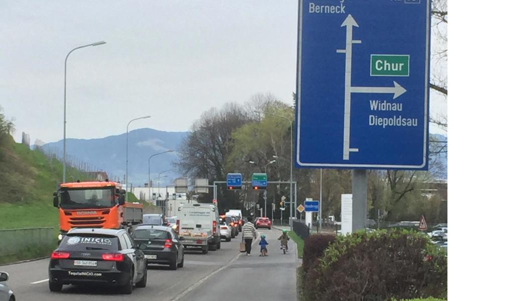 Täglich stauen sich die Autos an der Entenbad-Kreuzung.