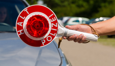 Autofahrer flüchtet bei Verkehrskontrolle - weit kam er nicht