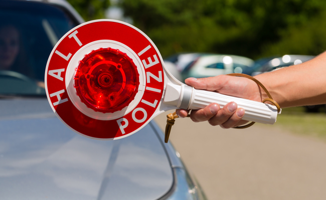 Autofahrer flüchtet bei Verkehrskontrolle - weit kam er nicht
