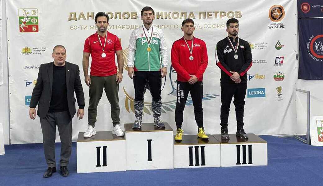 Marc Dietsche (3. v.l.) gab mit dem dritten Platz am stark besetzten Dan Kolov - Nicola Petrov Turnier in Sofia ein starkes Comeback. Marc Dietsche (3. v.l.) gab mit dem dritten Platz am stark besetzten Dan Kolov - Nicola Petrov Turnier in Sofia ein starkes Comeback.