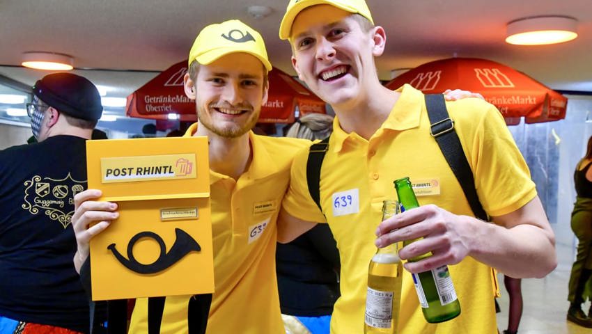 Dominik und Valentin sind dieses Jahr als Pöstler an der Fasnacht anzutreffen. Dominik und Valentin sind dieses Jahr als Pöstler an der Fasnacht anzutreffen.