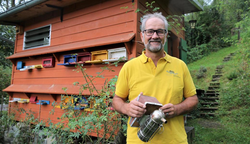 Werner Strub beim Bienenhäuschen in der Hinderi Lachen in Altstätten: «Den Bienen geht es gut.» 