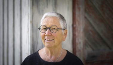 Berta Thurnherr: Verbotene Bücher, Zeitungsfetzen auf dem WC