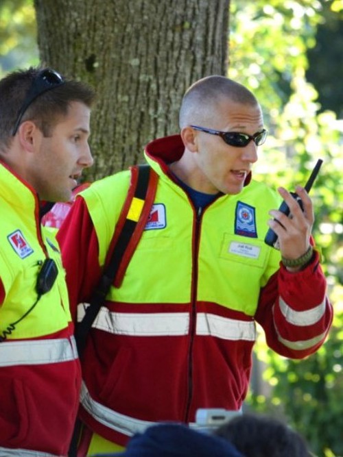 Die SLRG (mit Joël Rodi, rechts) steht am Rhyathlon seit vielen Jahren im Einsatz.