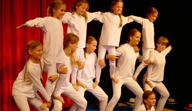 Im Diogenes Theater üben sich Primar- und Oberstufenschüler in Akrobatik und Clownerie