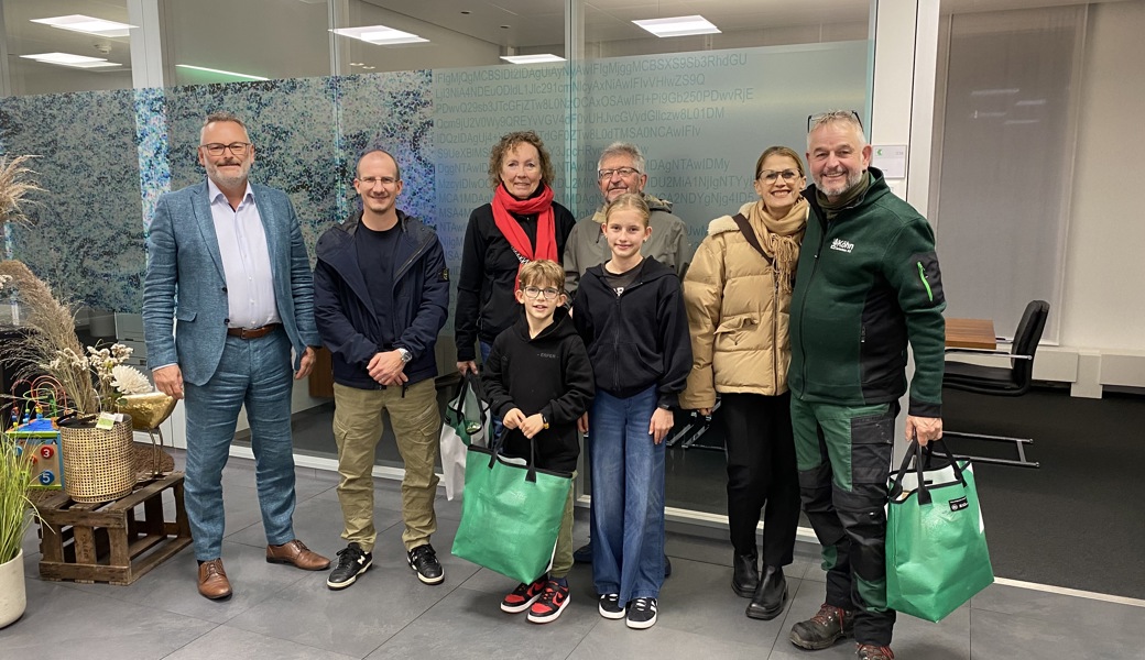 Personen auf dem Bild von links nach rechts: Manfred Seebacher, Patrick Schneider (Colin und Celia Schneider im Vordergrund), Ute Fischer Hiederer, Johann Günter Hiederer, Gabriele Köhn, Andreas Köhn