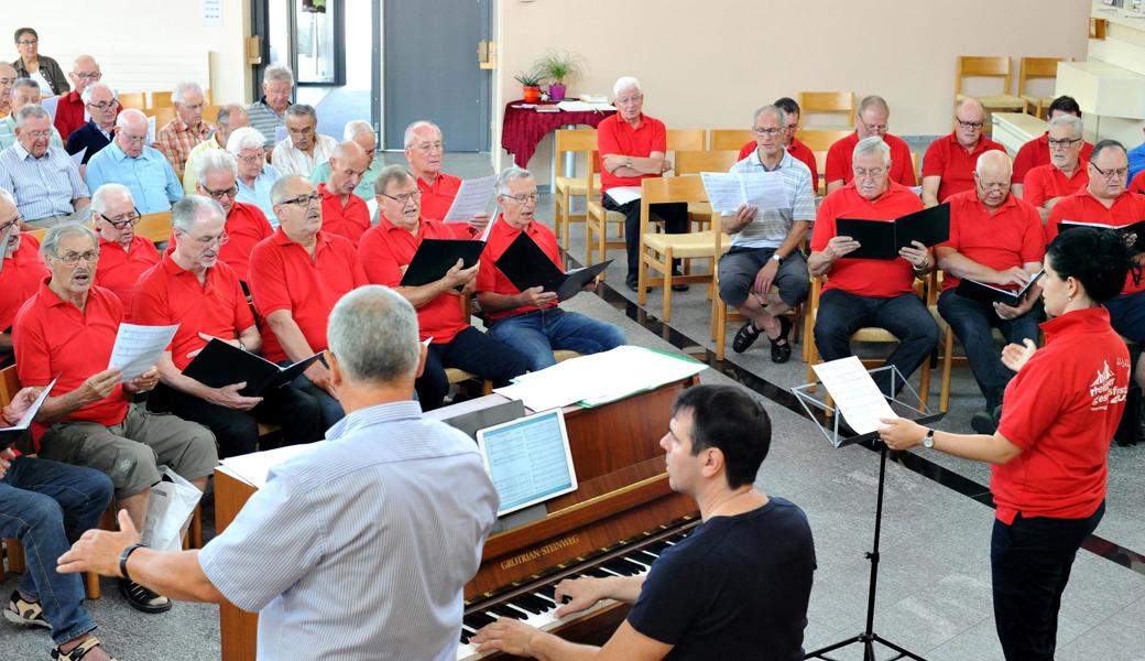 Sänger aus verschiedenen Chören bei den Proben für die Gesamtchoraufführungen am Gesangsfest 2018 in Heerbrugg.