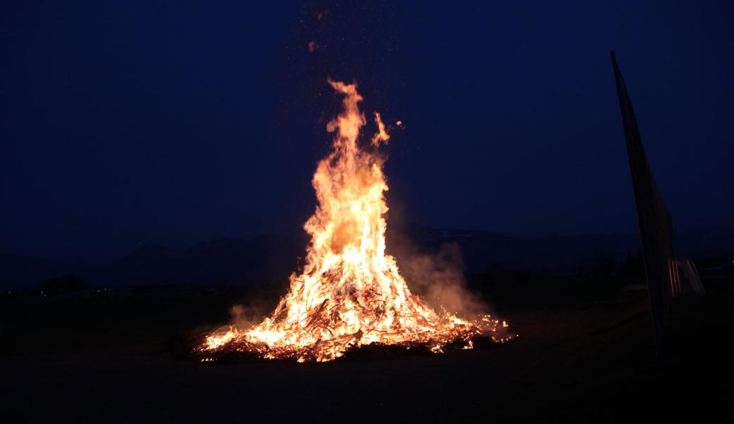 Fast schon Kunst: Der Marper Funken brannte am frühen Samstag Abend so, wie Funken mmer brennen sollten.
