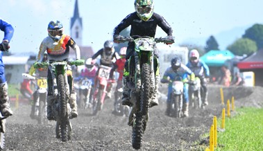 Ein Geburtstagsfest mit dröhnendem Motorensound