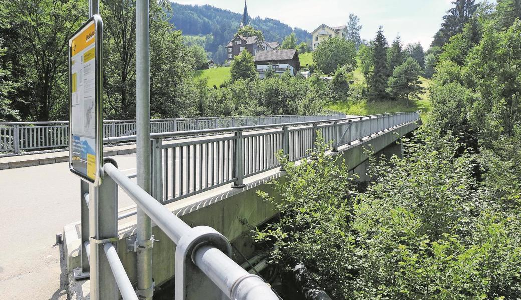 Die Tobelbachbrücke unterhalb des Dorfes Reute hätte gesprengt werden sollen, den Befehl dazu verweigerte ein Soldat. 