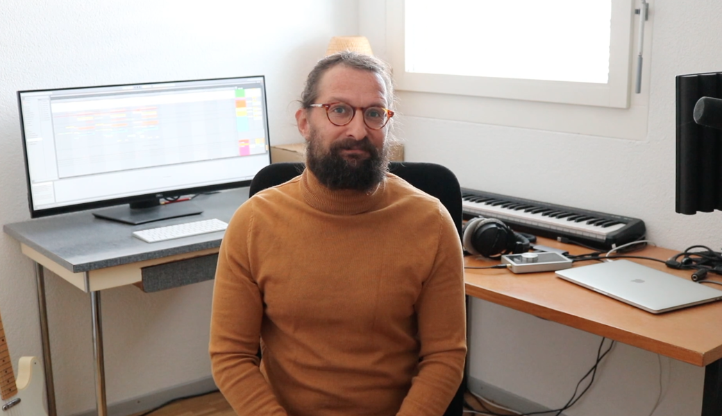 «Diepoldsauer Mundart pflege ich ganz bewusst.» Im Rheintal ist er nur noch selten zu Besuch. Doch man hört, wo er aufgewachsen ist. «Ich spreche bewusst meinen Dialekt.» Alles andere sei ihm zu anstrengend. Die Menschen um ihn herum fänden die Mundart sympathisch. «Es kommt besser an, als sich zu verstellen.»