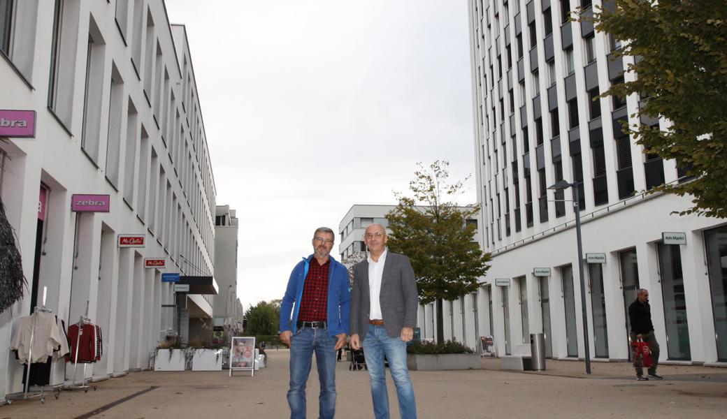 Die neuen Ansprechpartner «Am Markt»: Roland Hofstetter (technischer Dienst) und Hans-Erich Meier von der EBV Immobilien AG.