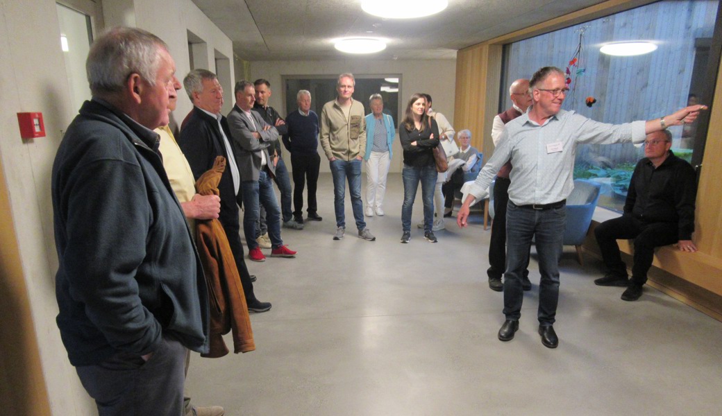 "Die Mitte Oberriet" bei der Führung im Huus Feldhof durch Heimleiter Kurt Maute.        Bild: HUM "Die Mitte Oberriet" bei der Führung im Huus Feldhof durch Heimleiter Kurt Maute.        Bild: HUM