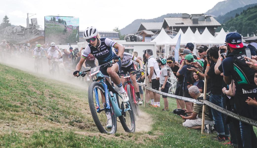 An der Europameisterschaft in Brünn blieben die Verfolgerinnen nicht lange am Hinterrad von Jolanda Neff. Die Thalerin gewann ihren vierten EM-Titel mit 2:52 Minuten Vorsprung auf Jana Belomoina. 