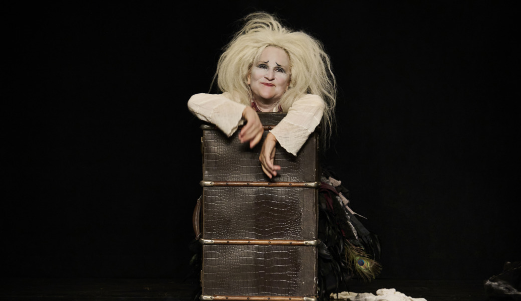 Frisch ausgezeichnete Gardi Hutter auf der Diogenes-Bühne zu sehen