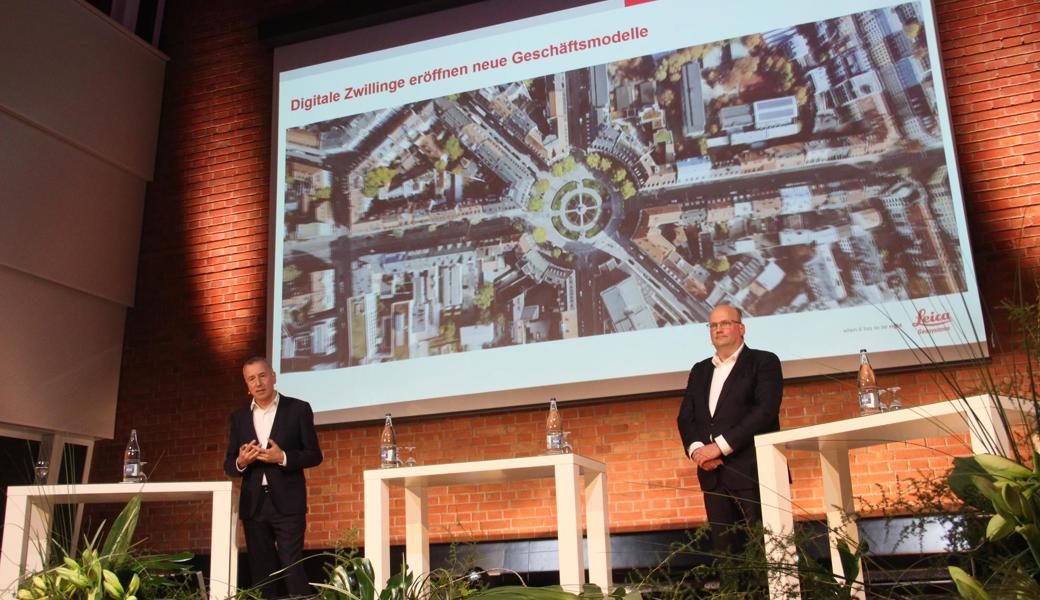 Der frühere CEO bei Leica in Heerbrugg, Jürgen Dold (links) und sein Nachfolger Thomas Harring zeichneten die Entwicklung des Unternehmens nach.