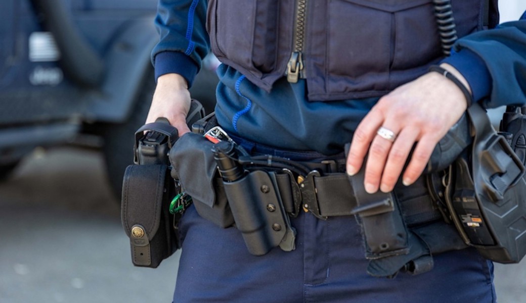 Junger Franzose brach in Autogarage ein – die Polizei verhaftete ihn, als er wieder rauskam