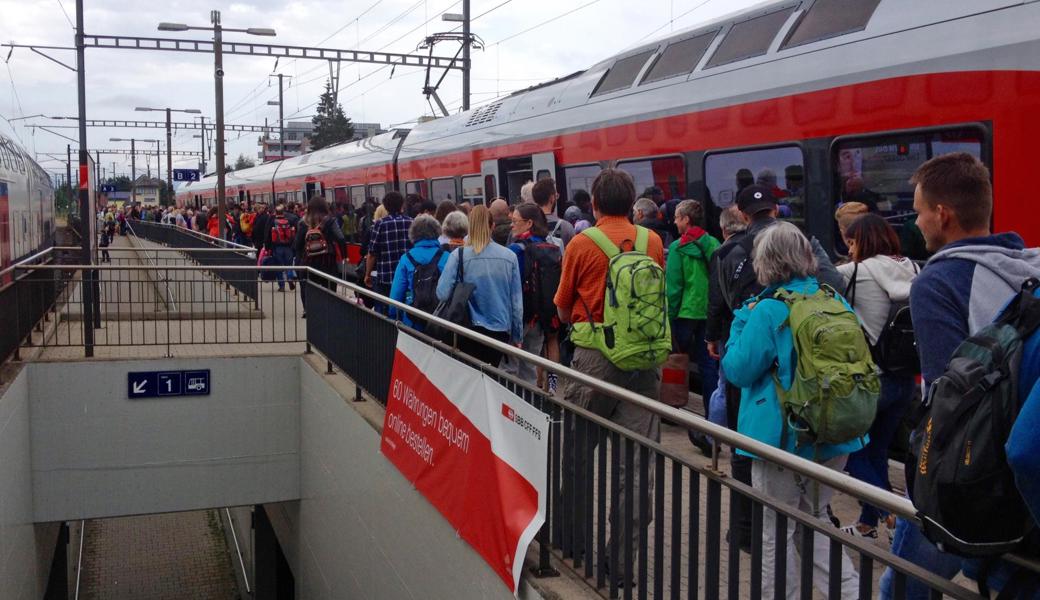Umsteigen wegen einer technischen Störung: Ein Doppelstockzug stand am Bahnhof Heerbrugg still. Die Reisenden mussten mit der S-Bahn weiterfahren.
