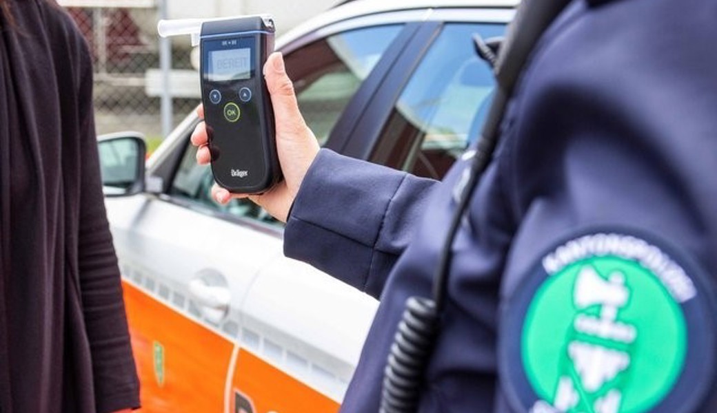 Fahrunfähig und alkoholisiert unterwegs: Zwei Personen wird der Führerausweis abgenommen