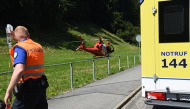 Töfffahrer gegen Pfosten geschleudert