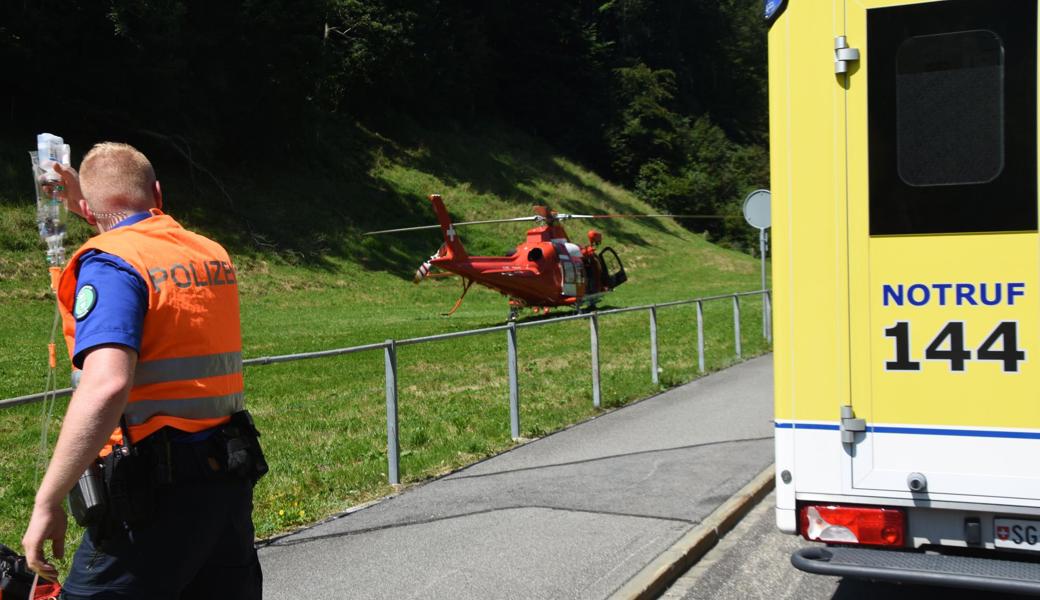 Der verletzte Töfffahrer wurde von der Rega ins Spital geflogen.