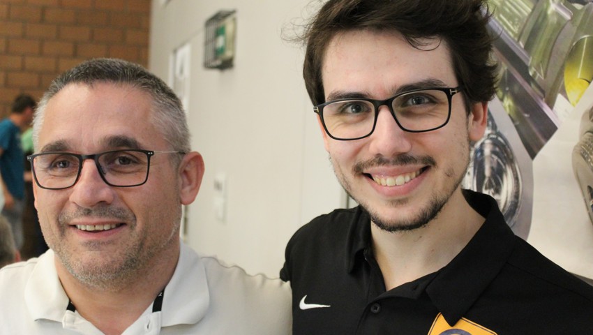 Zeigte eine prima Leistung: Mattenrichter Robin Mamie (rechts), hier mit dem Schweizer Kampfrichter-Chef Jean-Claude Zimmermann.