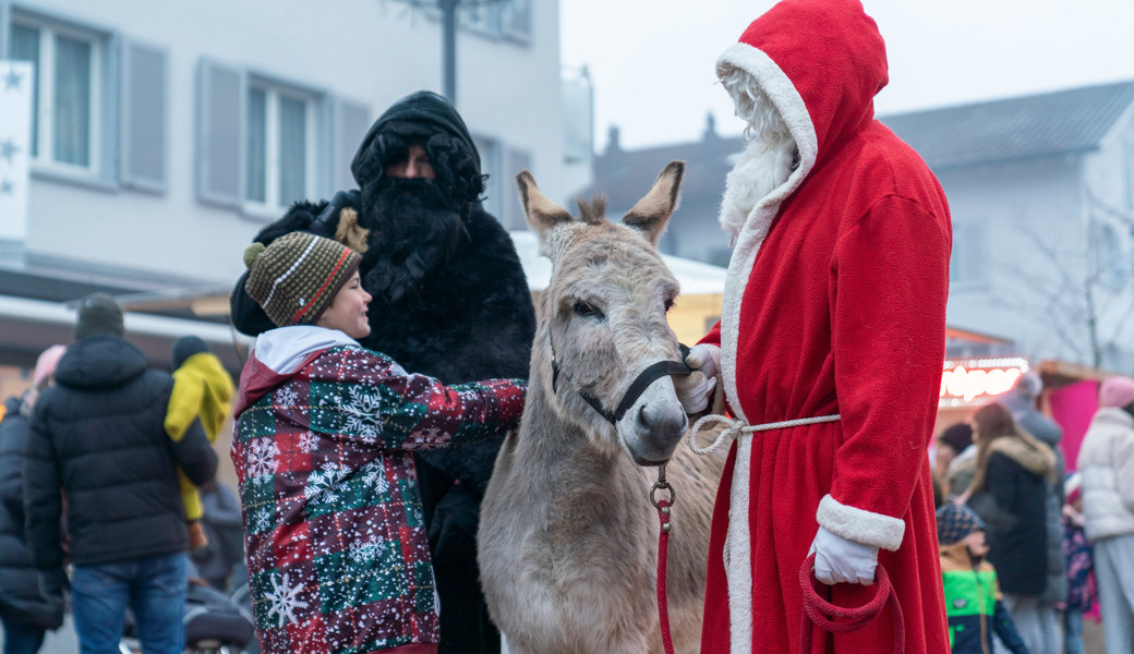 Ponyreiten und Kerzenziehen am Klausmarkt: Samichlaus kommt zu Besuch