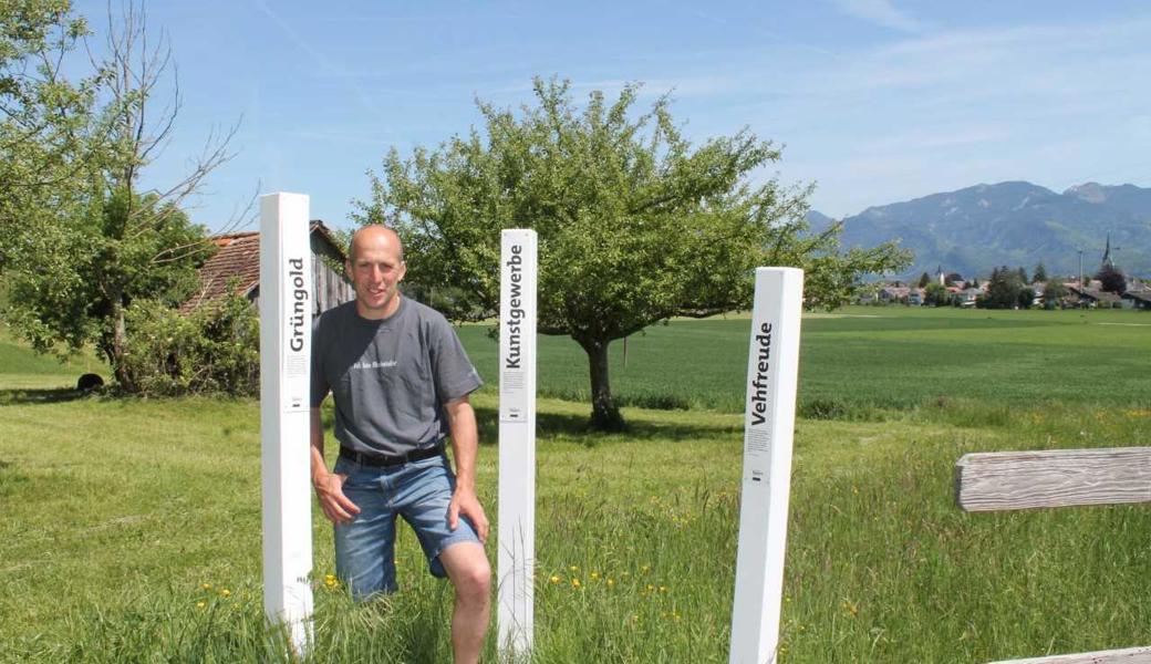 Der Oberrieter Bauer Felix Zäch hat an drei Orten Lockpfosten eingeschlagen. «Ich wurde schon mehrmals darauf angesprochen», sagt er. 