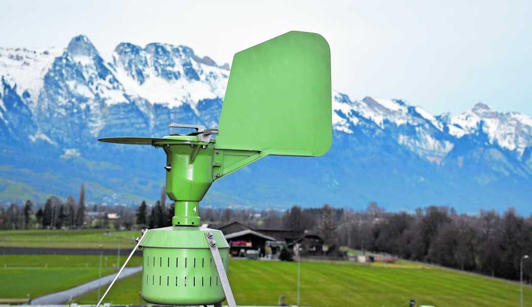Seit 1984 werden auf dem Dach der Ostschweizer Fachhochschule (früher NTB) Pollen mit einer volumetrischen Pollenfalle gesammelt und ans Bundesamt für Meteorologie geschickt. 