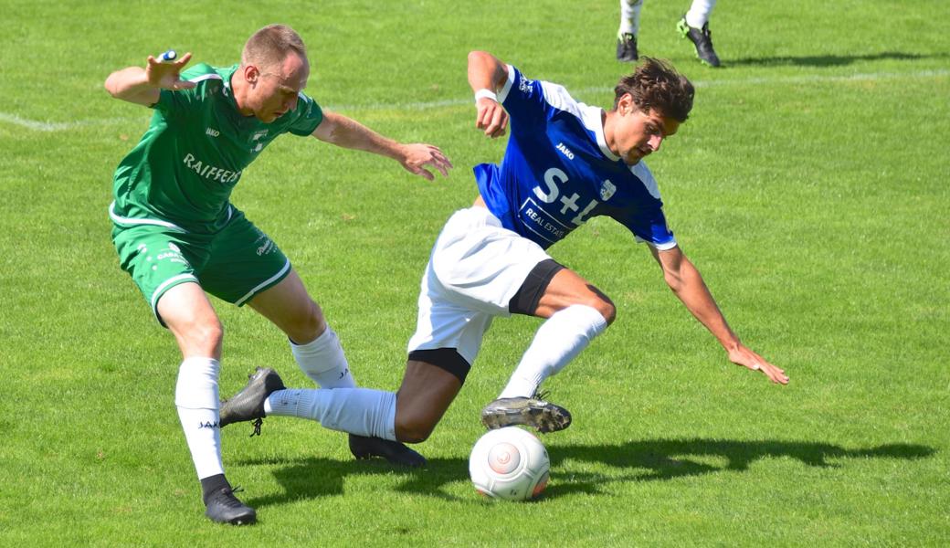 Widnaus Interregio-Spieler Sandro Hutter (rechts) beschäftigte die Rebsteiner Akteure um Dominik Eugster. 