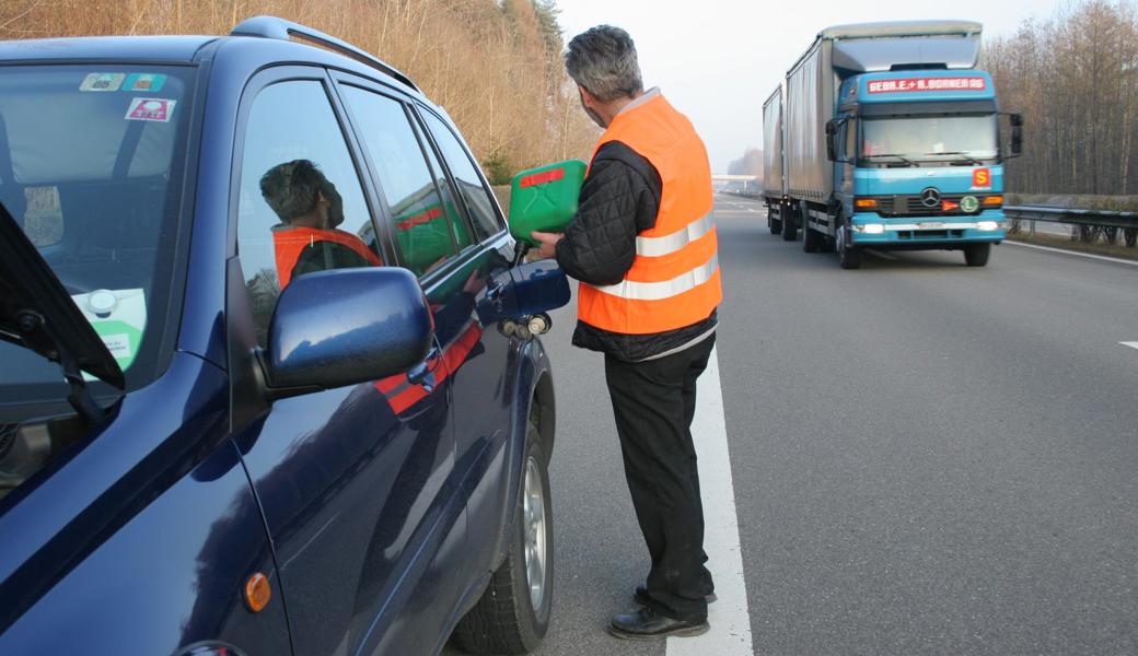 Blöd, wenn einem das Benzin auf der Autobahn ausgeht.