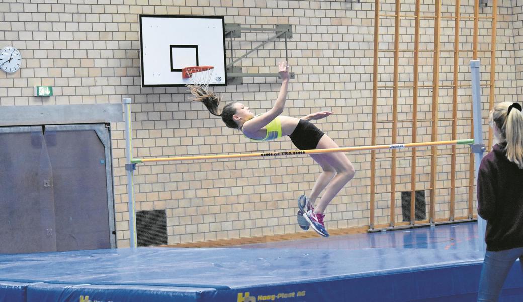 Luana Bertényi (STV Au) schraubte sich im Hochsprung auf 1,55 Meter hoch – und damit zum Tagessieg in der U14. 