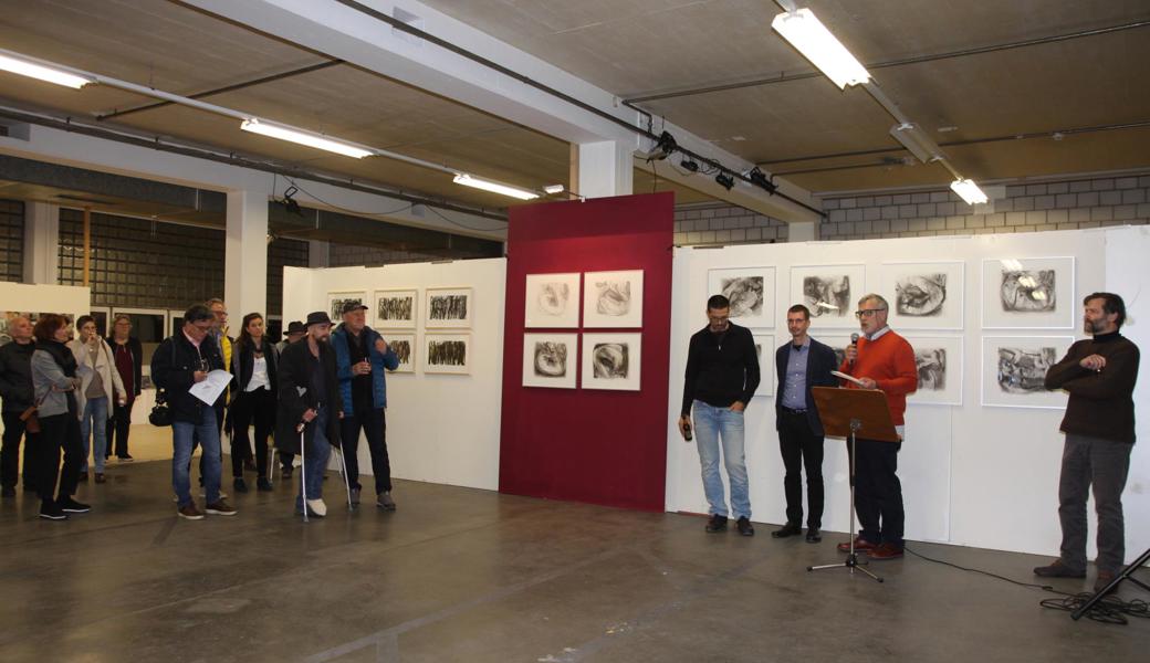 Grosses Interesse an Wiener Kunst (von rechts): Peter Niedermair, Thomas Jutz (Vorstand Verein art dOséra), Walter Strobl und Bogdan Pascu.