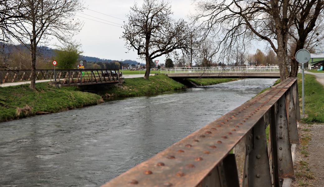 Hier bei Drei Brücken soll ein Drosselbauwerk mit Rückhalteraum erstellt werden. Im Zusammenhang mit dem Hochwasserschutzprojekt wird auch die Ökologie verbessert und das Naherholungsgebiet aufgewertet.