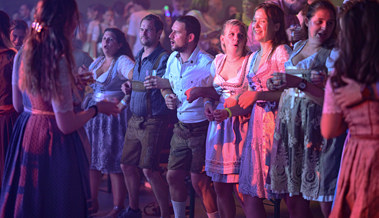 Dirndl, Lederhosen und Freibier für die Ohren: So wurde am Rheintaler Oktoberfest gefeiert