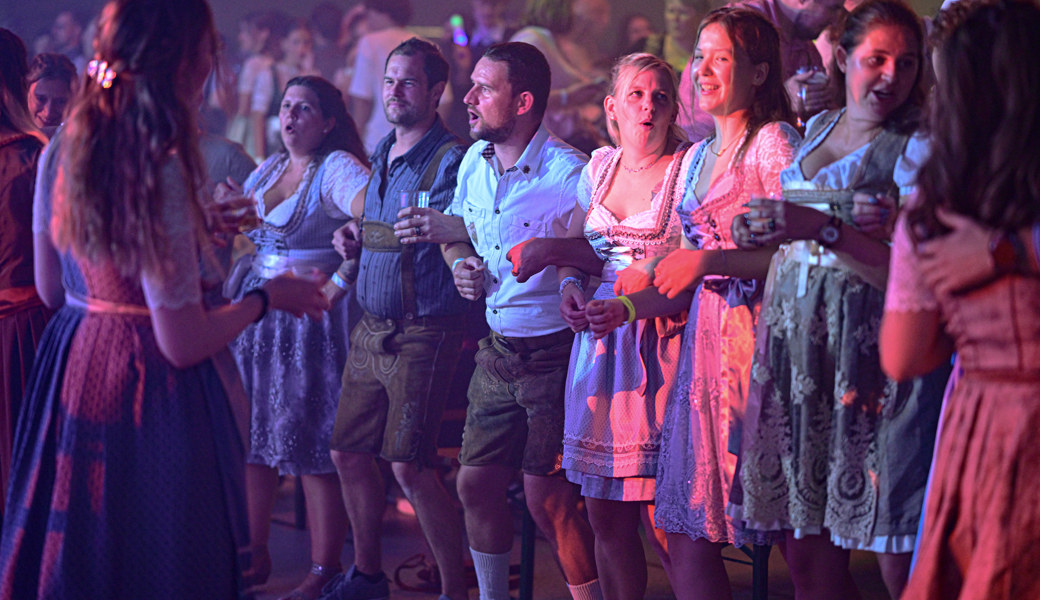 Dirndl, Lederhosen und Freibier für die Ohren: So wurde am Rheintaler Oktoberfest gefeiert